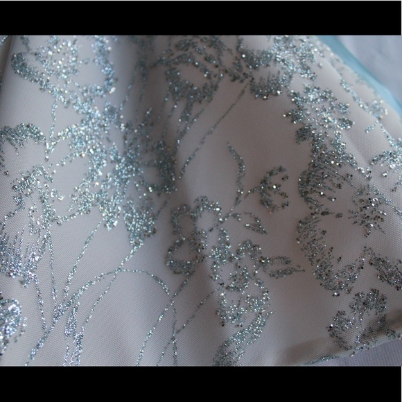 Beautiful Formal Dress!! - Picture 5 of 7